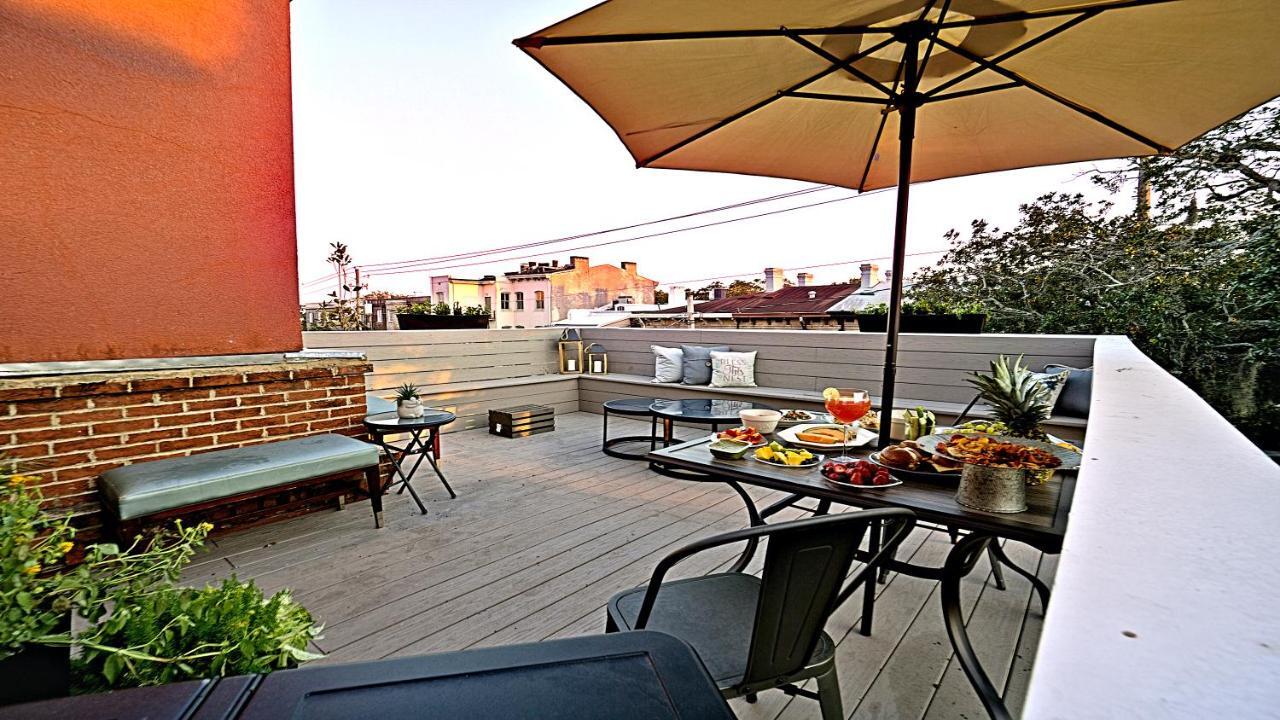 Sprawling Penthouse With Rooftop Deck Blocks From The River Savannah Kültér fotó