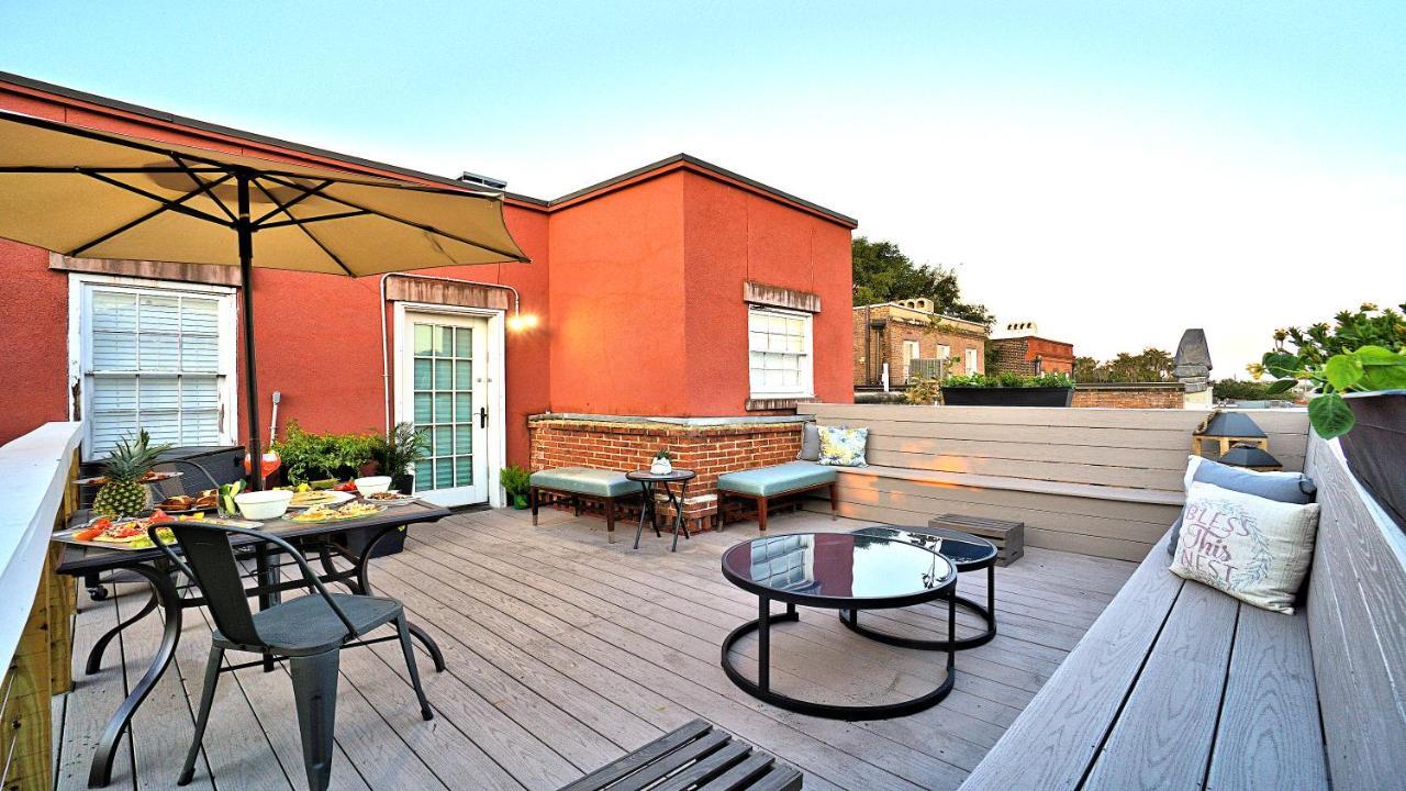 Sprawling Penthouse With Rooftop Deck Blocks From The River Savannah Kültér fotó